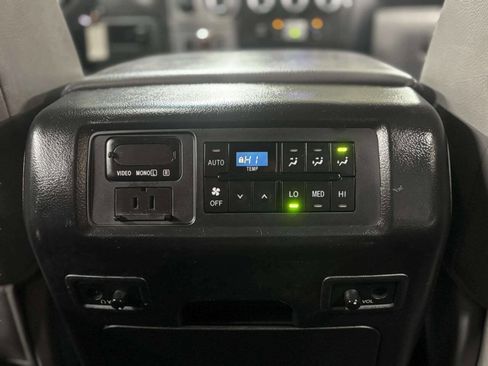 Used 2014 Toyota Sequoia Platinum image 54