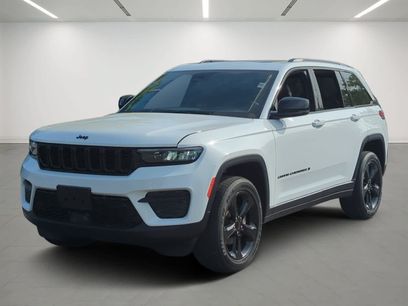 Used 2023 Jeep Grand Cherokee Altitude