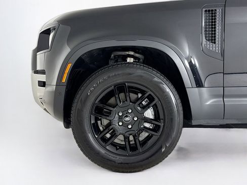 Used 2025 Land Rover Defender 110 S image 28