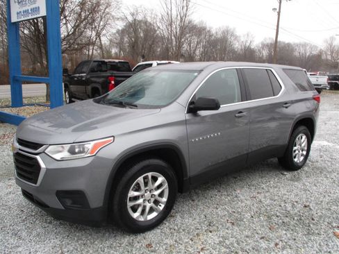 Used 2020 Chevrolet Traverse LS image 1