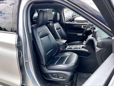 Used 2021 Ford Explorer XLT w/ Equipment Group 202A AWD/4WD image 10