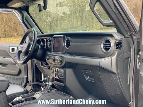 Used 2022 Jeep Wrangler Unlimited Sahara AWD/4WD image 18