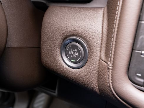 Used 2024 GMC Yukon Denali w/ Denali Reserve Package image 30