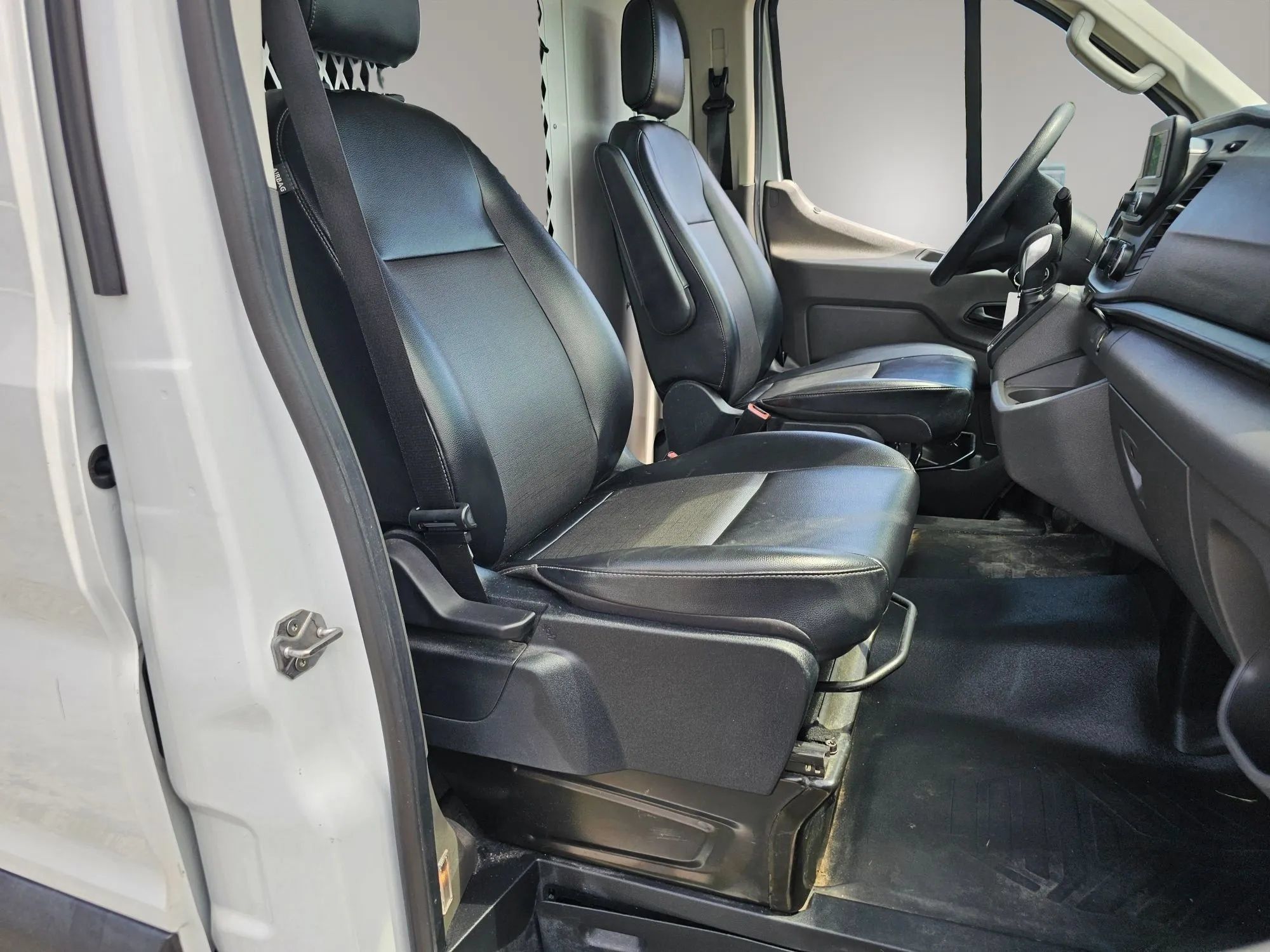 Used 2020 Ford Transit 150 Low Roof RWD image 5