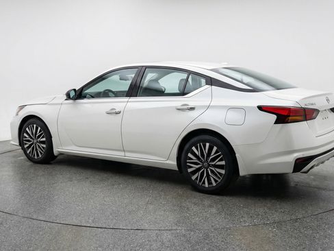 Used 2025 Nissan Altima 2.5 SV image 6