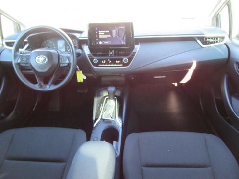 Used 2025 Toyota Corolla LE FWD image 12