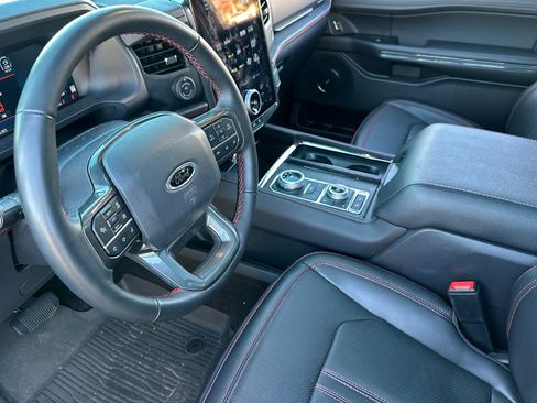 Used 2024 Ford Expedition Limited image 10