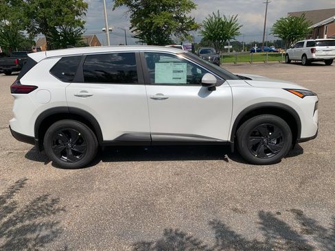 New 2026 Nissan Rogue SV FWD image 2