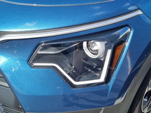 Used 2024 Kia Niro EX FWD image 4