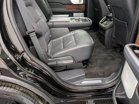 Used 2022 Lincoln Navigator Reserve image 25