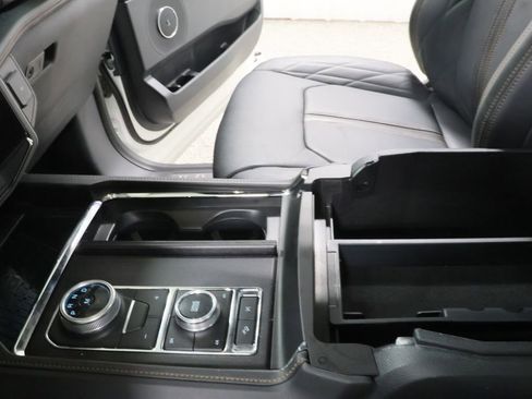 Used 2024 Ford Expedition Max Platinum image 19