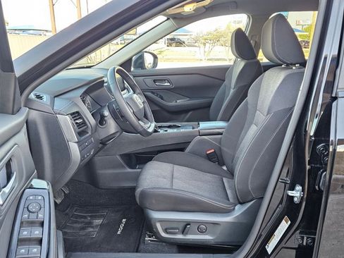 Used 2025 Nissan Rogue SV image 15