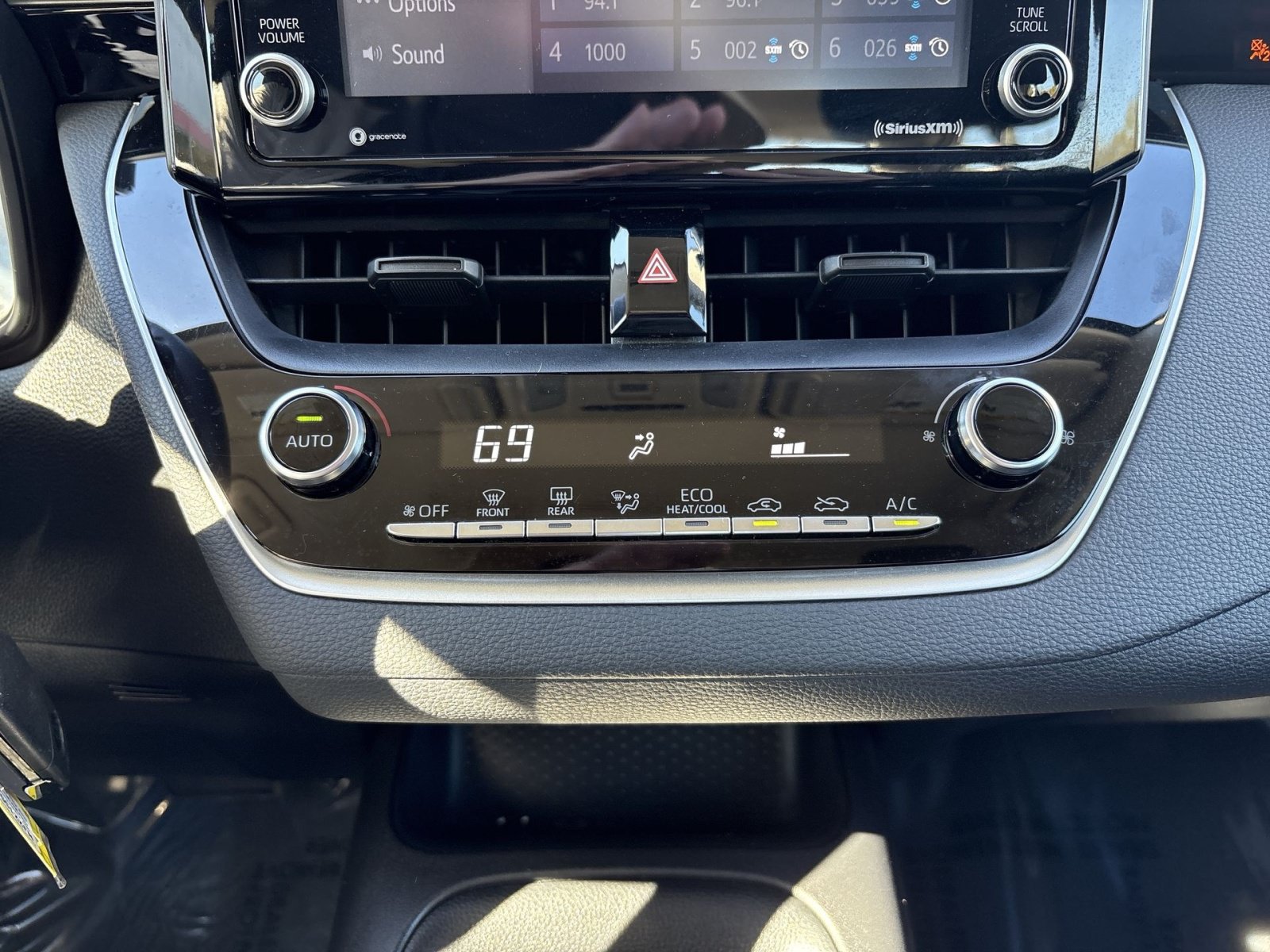 Used 2022 Toyota Corolla LE FWD image 19