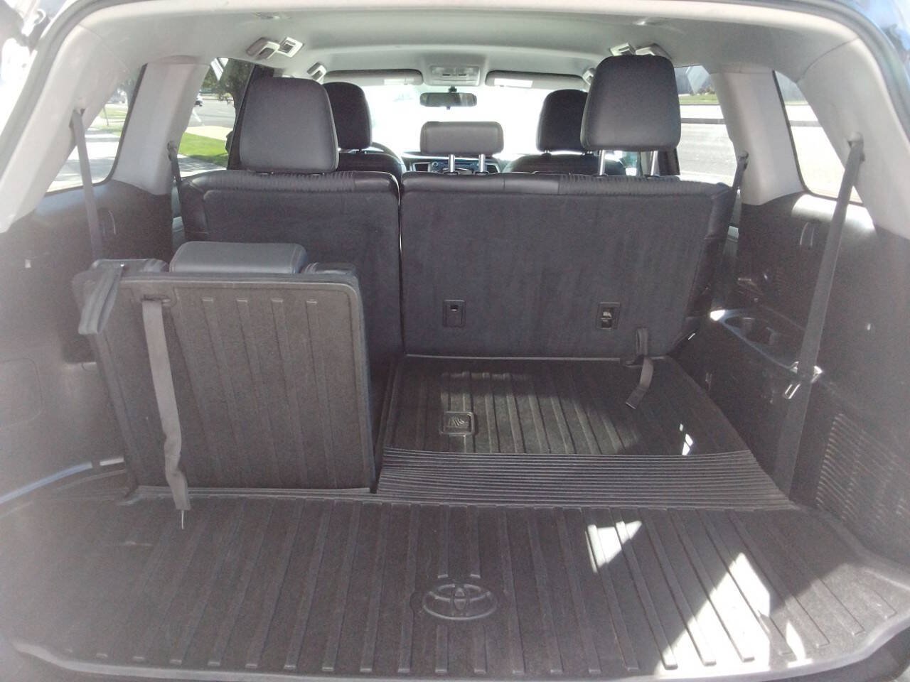 Used 2015 Toyota Highlander Plus FWD image 11