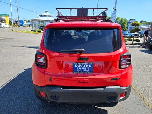 Used 2020 Jeep Renegade Latitude w/ Popular Equipment Group AWD/4WD image 4
