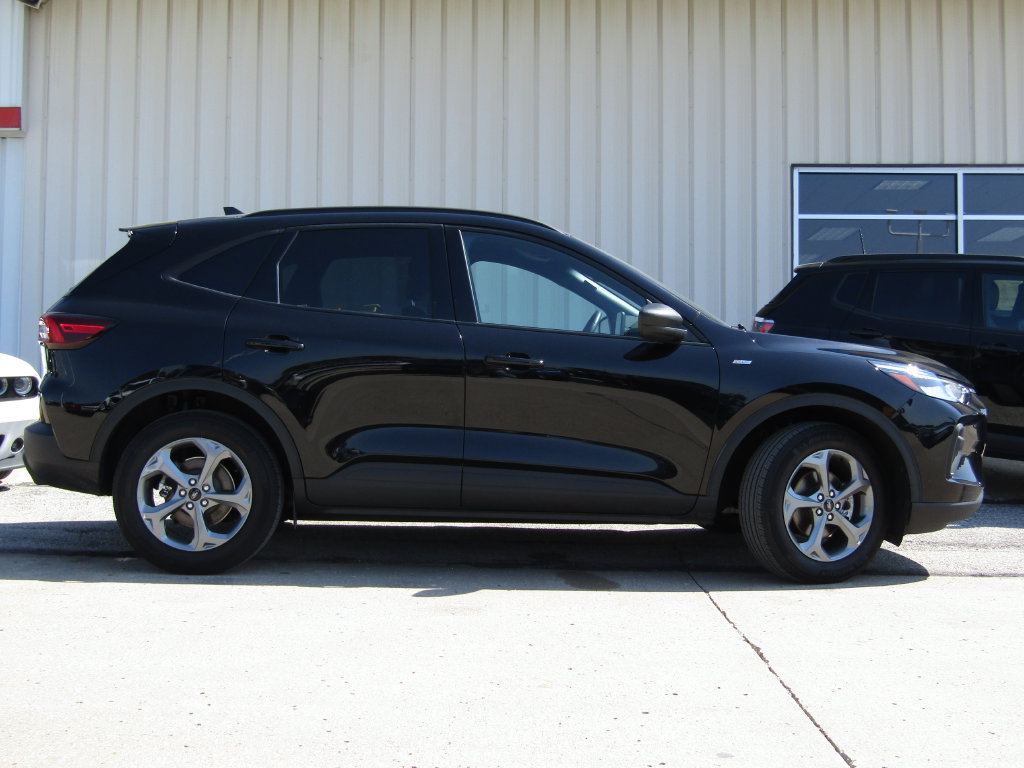Used 2025 Ford Escape ST-Line AWD/4WD image 2