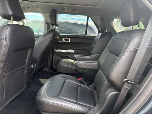Used 2022 Ford Explorer XLT w/ Equipment Group 202A AWD/4WD image 24