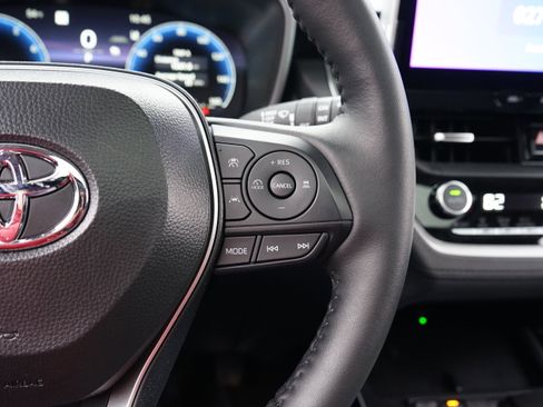 Used 2026 Toyota Corolla Cross XLE image 25