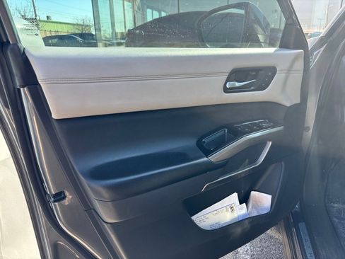 Used 2022 Nissan Pathfinder Platinum w/ Cargo Package image 10