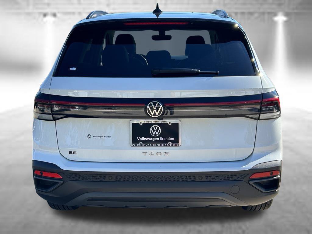 Used 2026 Volkswagen Taos SE FWD image 5