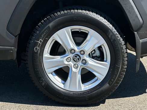 Used 2019 Toyota RAV4 LE AWD/4WD image 30