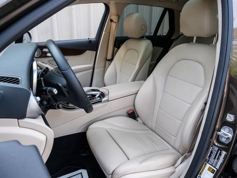 Used 2017 Mercedes-Benz GLC 300 4MATIC image 13