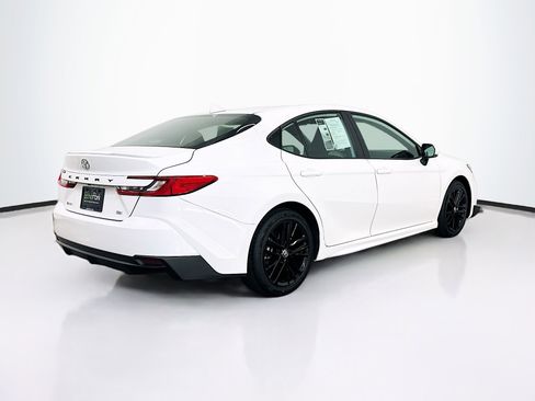 Used 2025 Toyota Camry SE FWD image 9