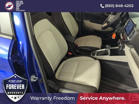 Used 2023 Hyundai Venue SEL FWD image 36