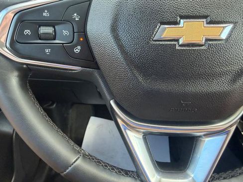 Used 2024 Chevrolet Trax LT w/ LT Convenience Package FWD image 8