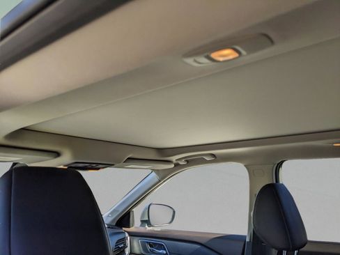 Used 2021 Nissan Rogue Platinum image 22