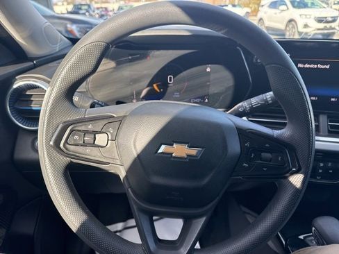 Used 2024 Chevrolet Trax LT image 15