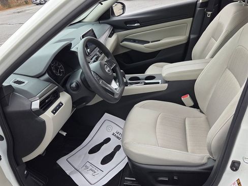 Used 2025 Nissan Altima 2.5 SV image 5