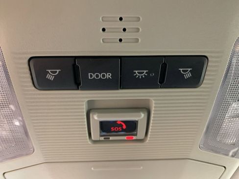 Used 2024 Toyota RAV4 LE image 22