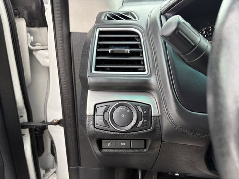 Used 2016 Ford Explorer Platinum image 24