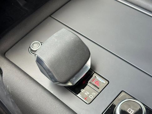 Used 2025 Land Rover Discovery S AWD/4WD image 23
