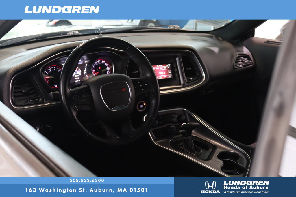 Used 2017 Dodge Challenger SXT RWD image 4