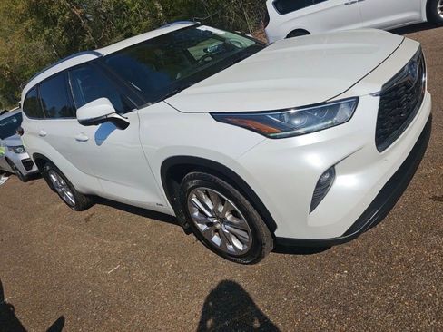 Used 2023 Toyota Highlander Limited image 5