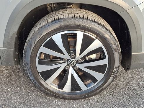 Certified 2022 Volkswagen Taos SE image 12