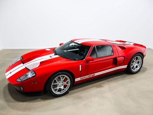 Used 2006 Ford GT RWD image 12