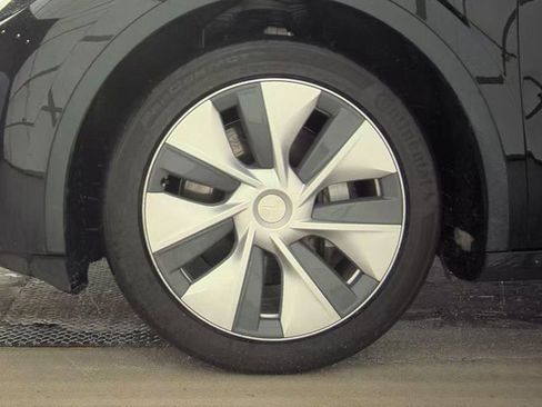 Used 2023 Tesla Model Y Long Range image 20