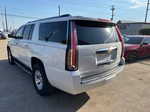 Used 2019 Chevrolet Suburban Premier AWD/4WD image 12