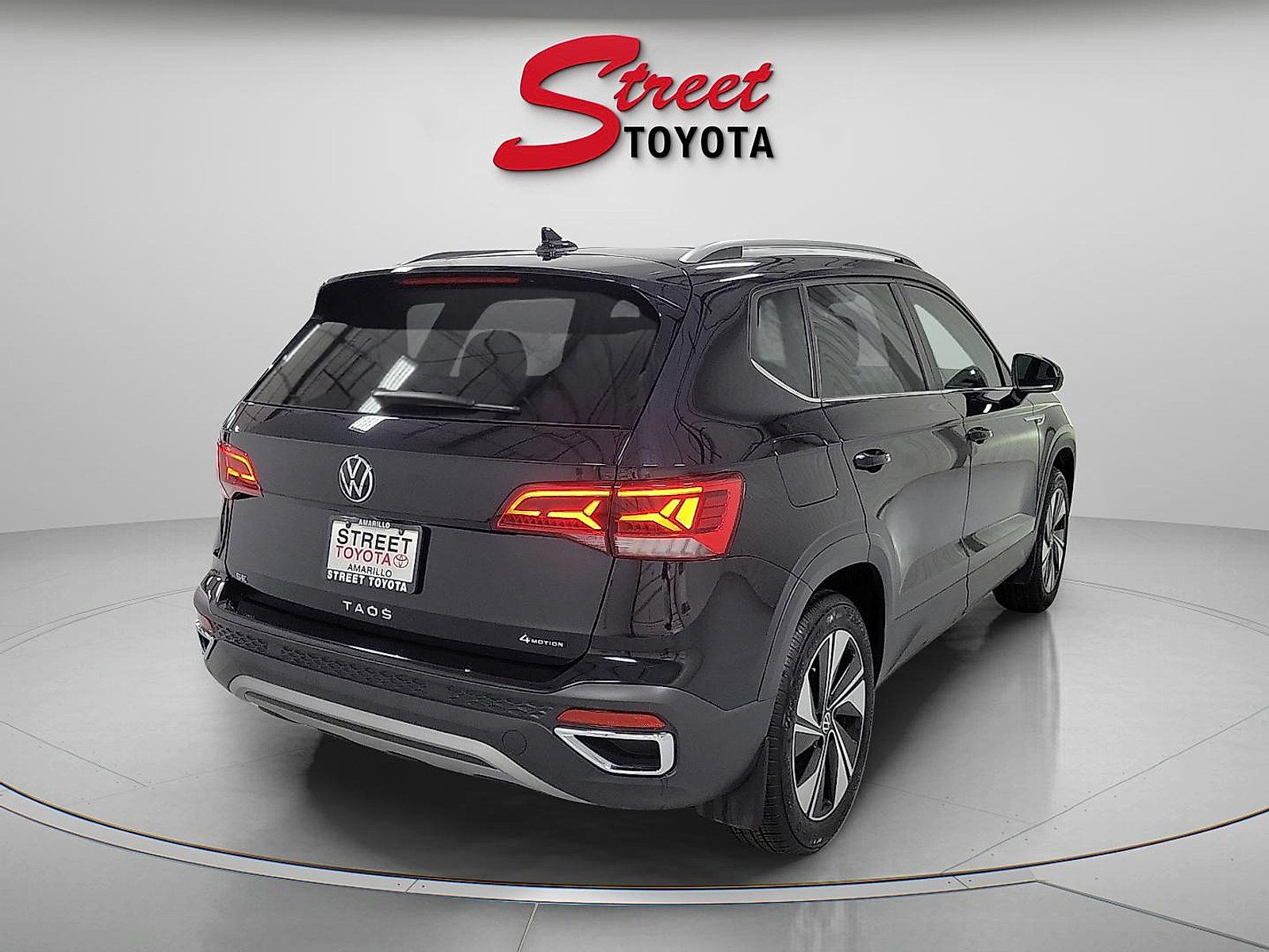 Used 2024 Volkswagen Taos SE AWD/4WD image 4