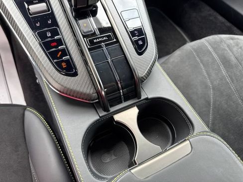 Used 2025 Aston Martin V8 Vantage Coupe RWD image 18