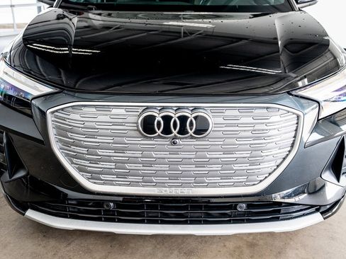 Used 2022 Audi Q4 e-tron Premium Plus image 15