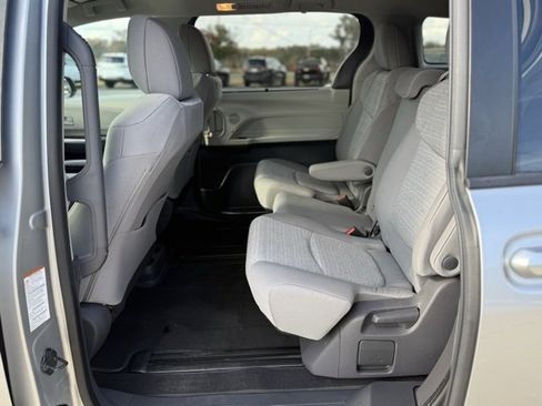 Used 2021 Toyota Sienna LE image 18