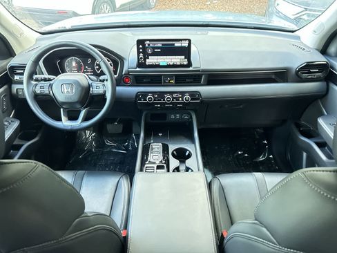Used 2023 Honda Pilot Touring image 15
