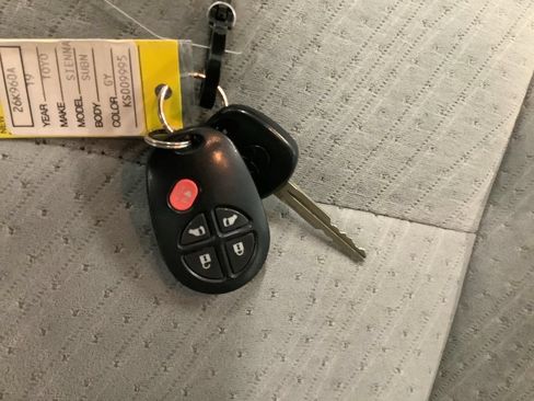 Used 2019 Toyota Sienna LE FWD image 34