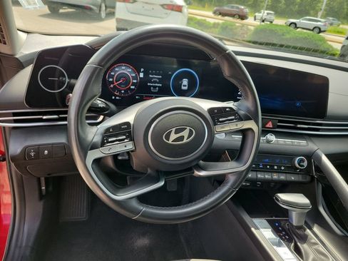 Used 2025 Hyundai Elantra SEL FWD image 22