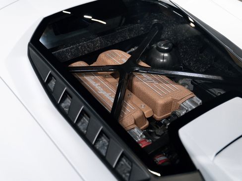 Used 2018 Lamborghini Huracan Performante AWD/4WD image 12