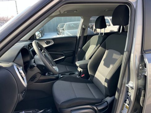 Used 2025 Kia Soul LX w/ LX Technology Package image 34